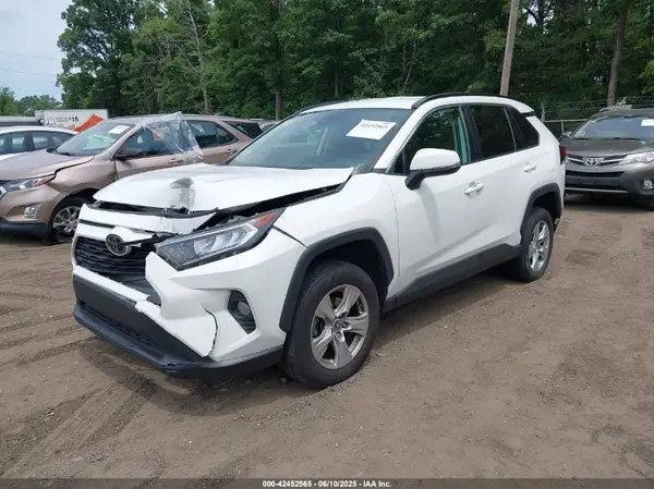 2T3P1RFV1MW185910 2021 TOYOTA RAV 4 - Image 2