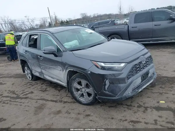 2T3P1RFV1NC292958 2022 TOYOTA RAV 4 - Image 1