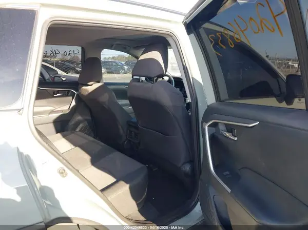 2T3P1RFV2KW074876 2019 TOYOTA RAV 4 - Image 8