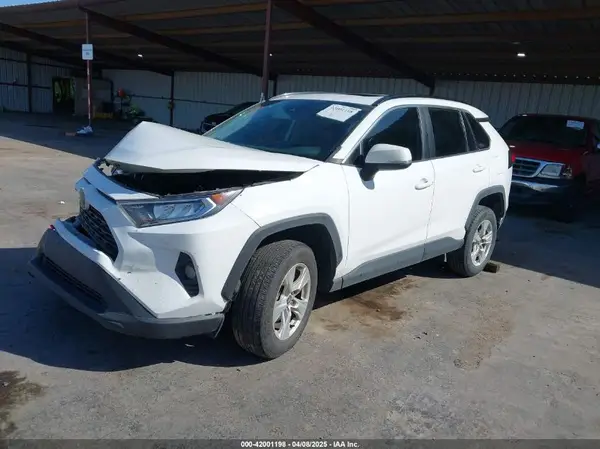 2T3P1RFV4MC210249 2021 TOYOTA RAV 4 - Image 2