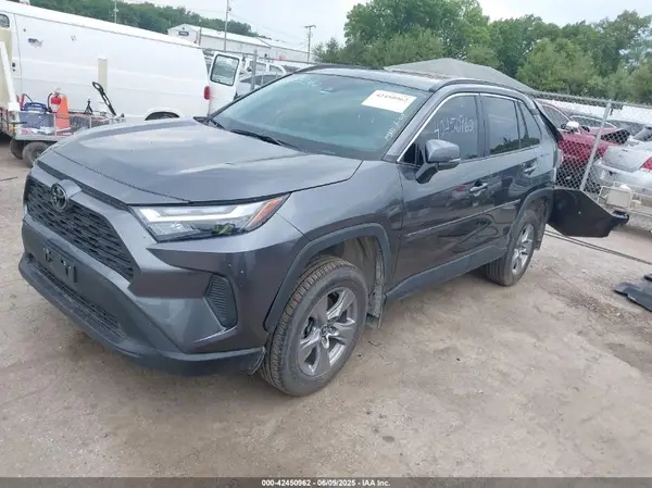 2T3P1RFV4RC463790 2024 TOYOTA RAV 4 - Image 2