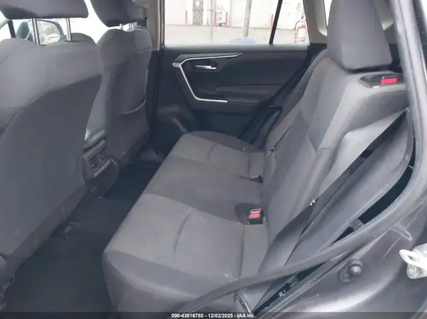 2019 TOYOTA RAV 4 auction photo 8
