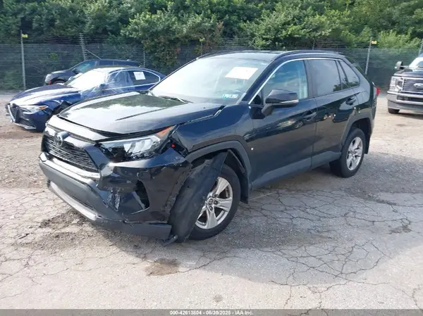 2T3P1RFV5MW228015 2021 TOYOTA RAV 4 - Image 2