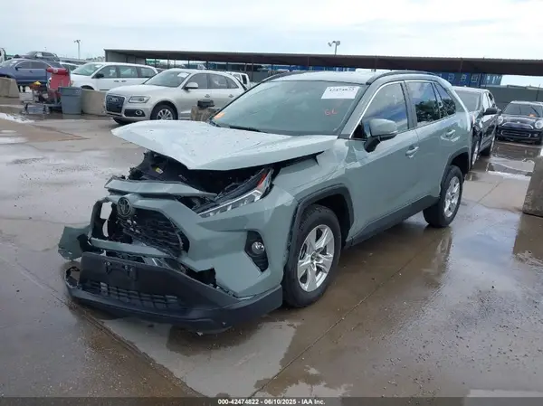 2T3P1RFV6MW216410 2021 TOYOTA RAV 4 - Image 2