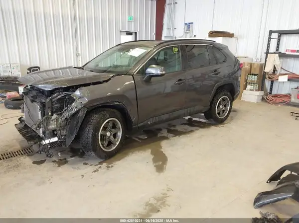 2T3P1RFV8KW057323 2019 TOYOTA RAV 4 - Image 2