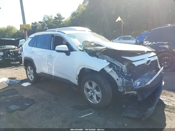 2T3P1RFV8MC147558 2021 TOYOTA RAV 4 - Image 1