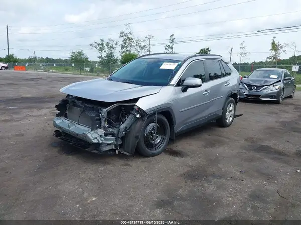 2T3P1RFV8MC242220 2021 TOYOTA RAV 4 - Image 2