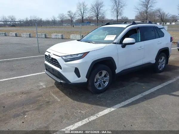 2T3P1RFV8NC310257 2022 TOYOTA RAV 4 - Image 2