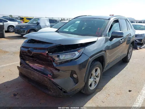 2T3P1RFV9MC150811 2021 TOYOTA RAV 4 - Image 2