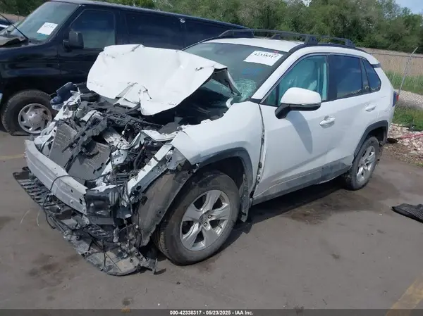 2T3P1RFV9MC214605 2021 TOYOTA RAV 4 - Image 2