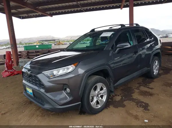 2T3P1RFV9MW190627 2021 TOYOTA RAV 4 - Image 2