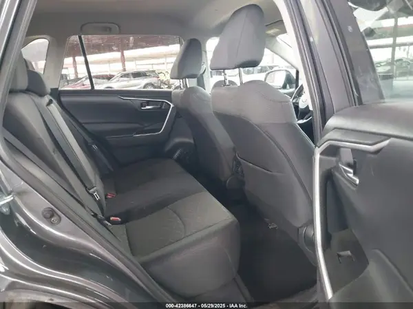 2T3P1RFV9MW190627 2021 TOYOTA RAV 4 - Image 8