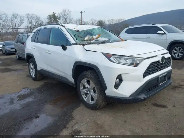 2T3P1RFVXMC147075 2021 TOYOTA RAV 4 - Image 1