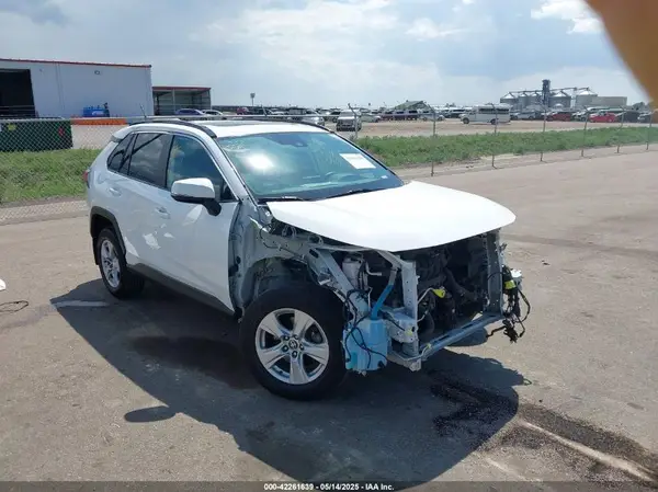 2T3P1RFVXMC202835 2021 TOYOTA RAV 4 - Image 1