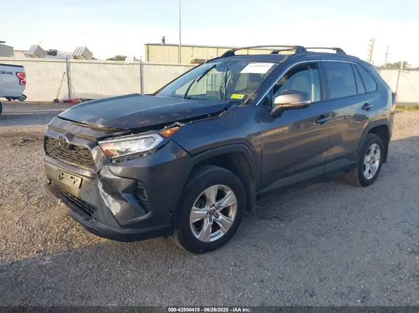 2T3P1RFVXMW241052 2021 TOYOTA RAV 4 - Image 2