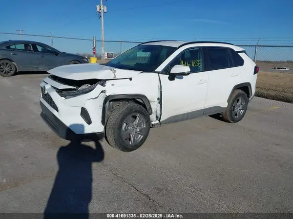 2T3P1RFVXNW250254 2022 TOYOTA RAV 4 - Image 2
