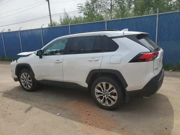 2T3R1RFV1RW439499 2024 TOYOTA RAV 4 - Image 2