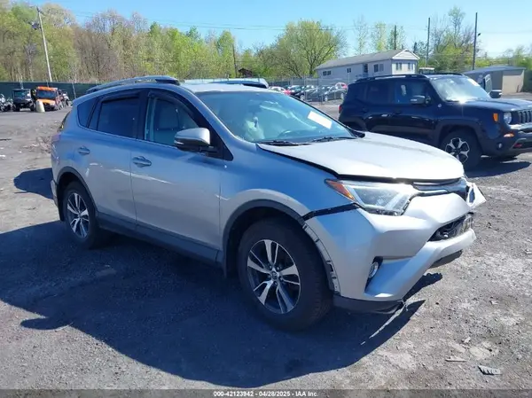 2T3RFREV0GW458349 2016 TOYOTA RAV 4 - Image 1