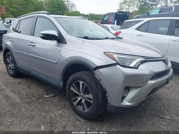 2T3RFREV0HW590884 2017 TOYOTA RAV 4 - Image 1