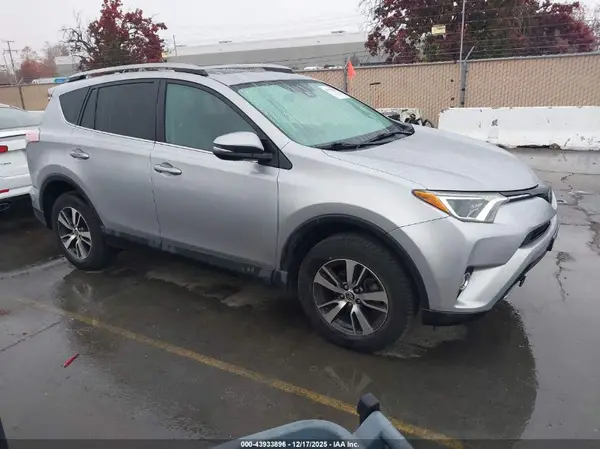 2T3RFREV0HW655264 2017 TOYOTA RAV 4 - Image 1