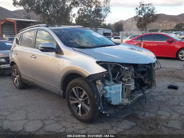 2T3RFREV0HW658438 2017 TOYOTA RAV 4 - Image 1