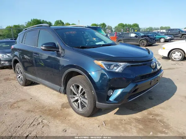 2T3RFREV0JW704159 2018 TOYOTA RAV 4 - Image 1