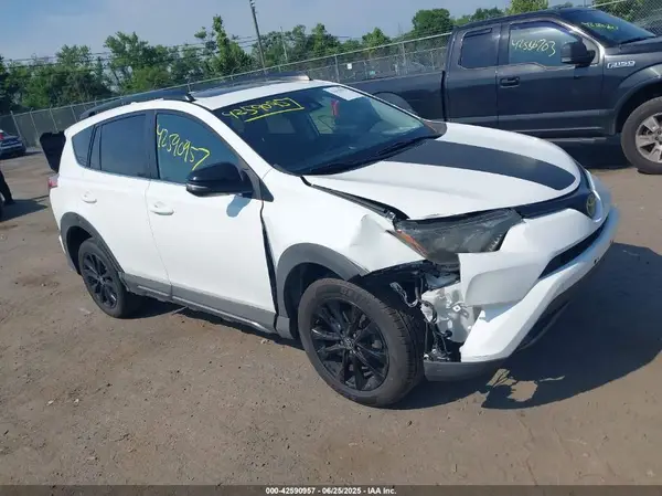 2T3RFREV0JW720961 2018 TOYOTA RAV 4 - Image 1