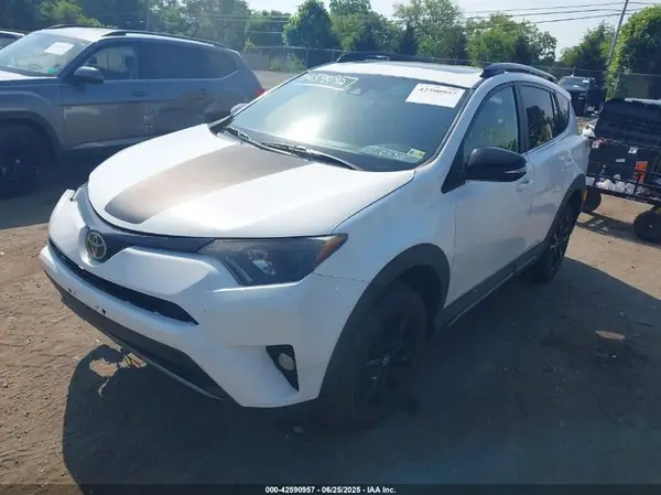 2T3RFREV0JW720961 2018 TOYOTA RAV 4 - Image 2