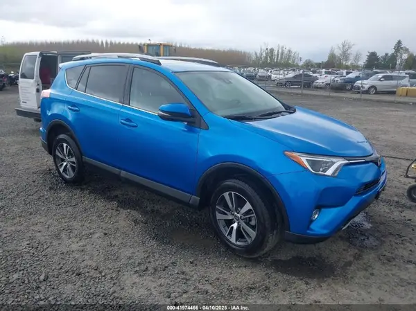 2T3RFREV0JW722354 2018 TOYOTA RAV 4 - Image 1