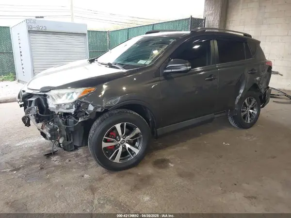 2T3RFREV0JW742796 2018 TOYOTA RAV 4 - Image 2