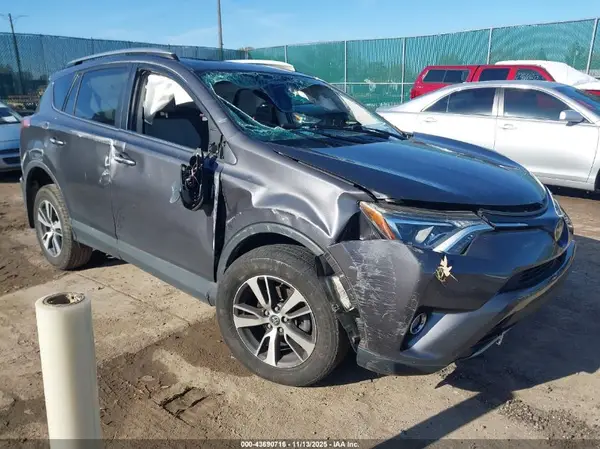 2T3RFREV0JW750395 2018 TOYOTA RAV 4 - Image 1