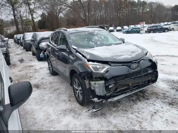 2T3RFREV0JW751627 2018 TOYOTA RAV 4 - Image 1