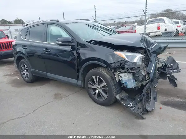 2T3RFREV0JW761820 2018 TOYOTA RAV 4 - Image 1
