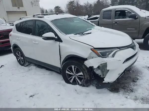 2T3RFREV0JW802477 2018 TOYOTA RAV 4 - Image 1