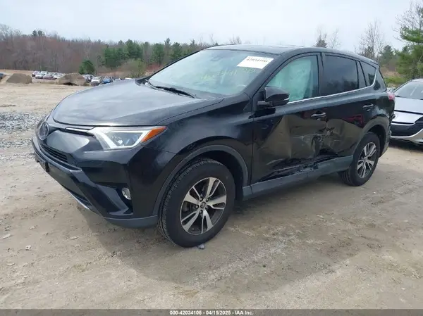 2T3RFREV0JW810577 2018 TOYOTA RAV 4 - Image 2
