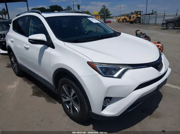 2T3RFREV0JW812118 2018 TOYOTA RAV 4 - Image 1