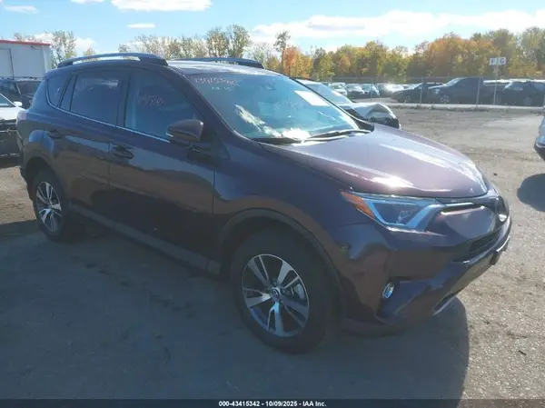 2T3RFREV0JW822017 2018 TOYOTA RAV 4 - Image 1