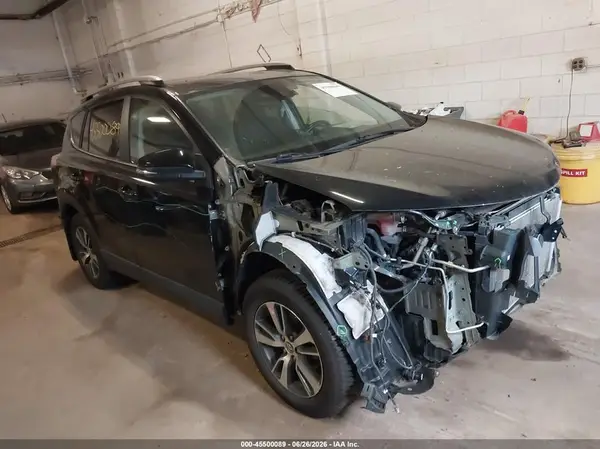 2T3RFREV0JW823023 2018 TOYOTA RAV 4 - Image 1