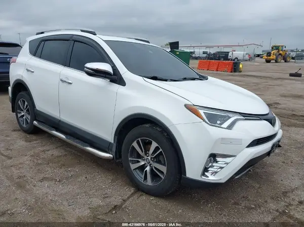 2T3RFREV0JW823121 2018 TOYOTA RAV 4 - Image 1
