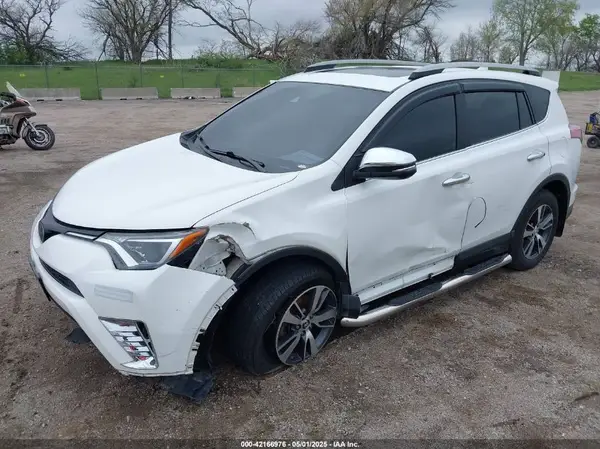 2T3RFREV0JW823121 2018 TOYOTA RAV 4 - Image 2