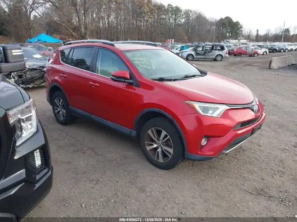 2T3RFREV1HW568909 2017 TOYOTA RAV 4 - Image 1