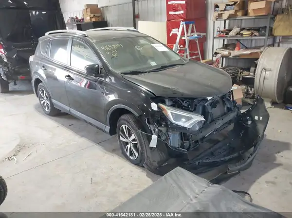 2T3RFREV1HW574810 2017 TOYOTA RAV 4 - Image 1