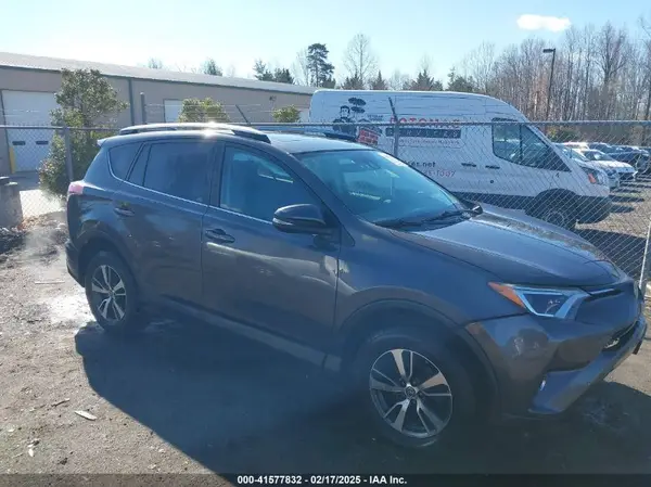 2T3RFREV1HW678231 2017 TOYOTA RAV 4 - Image 1