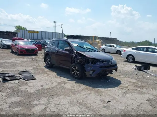2T3RFREV1HW680772 2017 TOYOTA RAV 4 - Image 1