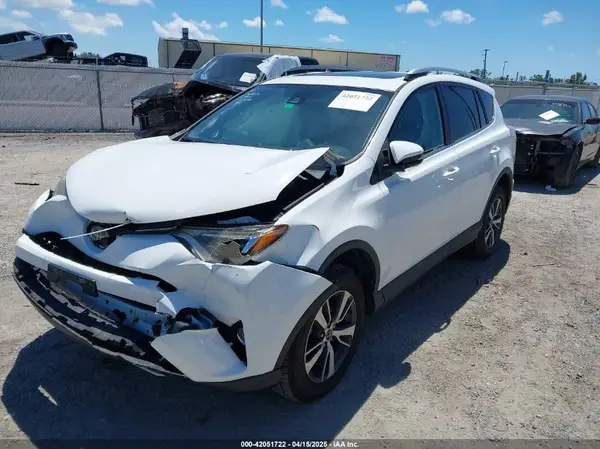 2T3RFREV1HW683851 2017 TOYOTA RAV 4 - Image 2