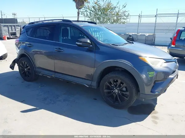 2T3RFREV1JW696654 2018 TOYOTA RAV 4 - Image 1