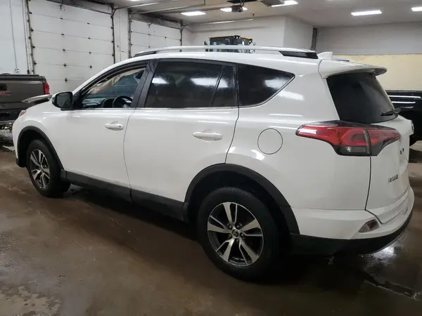 2T3RFREV1JW705319 2018 TOYOTA RAV 4 - Image 2