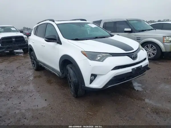 2T3RFREV1JW726753 2018 TOYOTA RAV 4 - Image 1