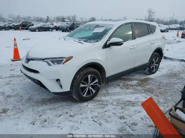 2T3RFREV1JW792915 2018 TOYOTA RAV 4 - Image 2