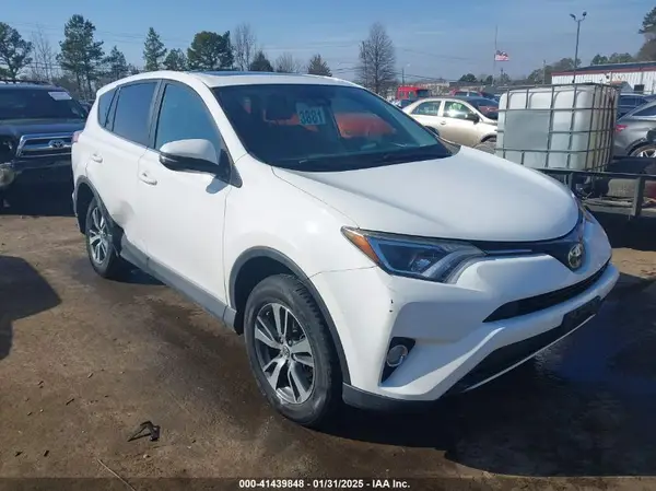 2T3RFREV1JW806022 2018 TOYOTA RAV 4 - Image 1